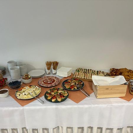 Garni G Hotel Žilina Esterno foto