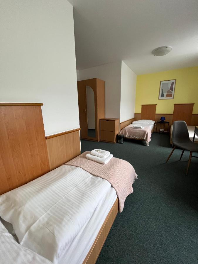 Garni G Hotel Žilina Esterno foto