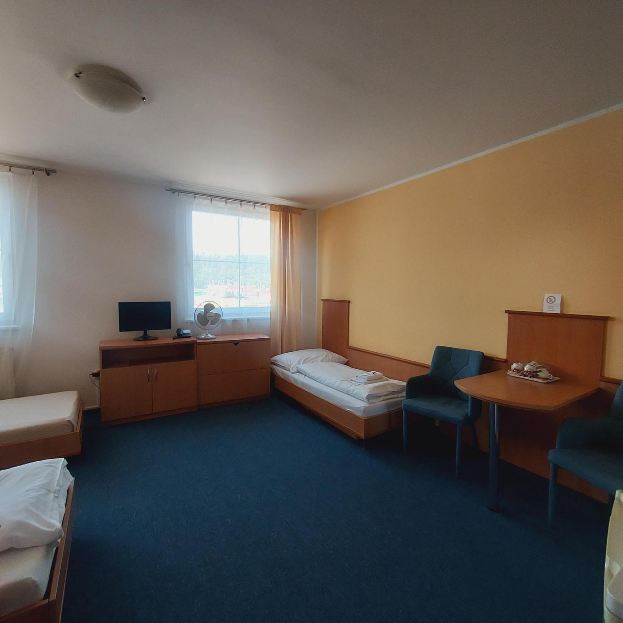 Garni G Hotel Žilina Esterno foto